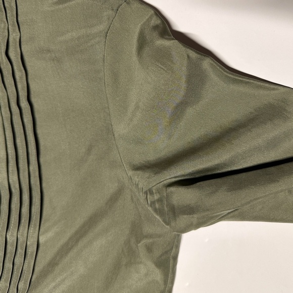 Theory Silk Bianca Pintuck Olive Green Pleated Blouse Peekaboo Top Size 0 - Picture 5 of 14